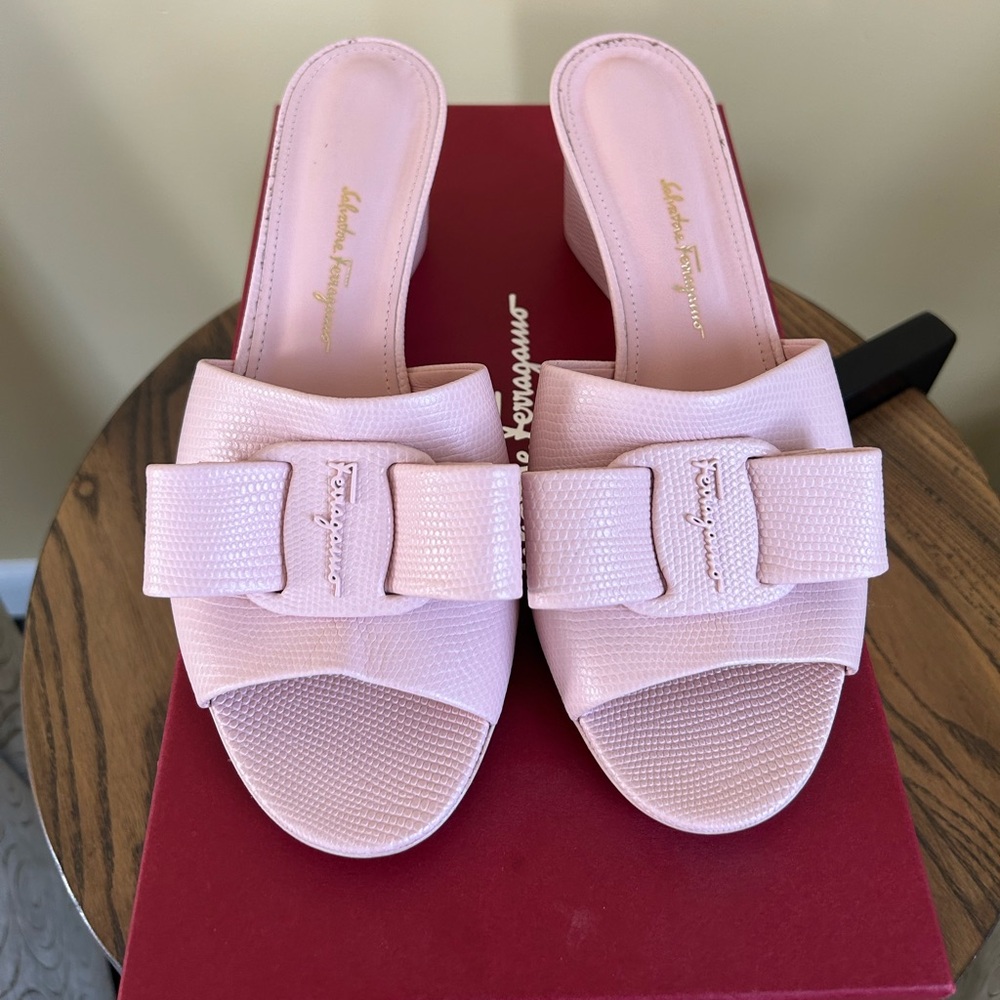 Salvatore Ferragamo Valery Leather Sandal Size 7 1/2